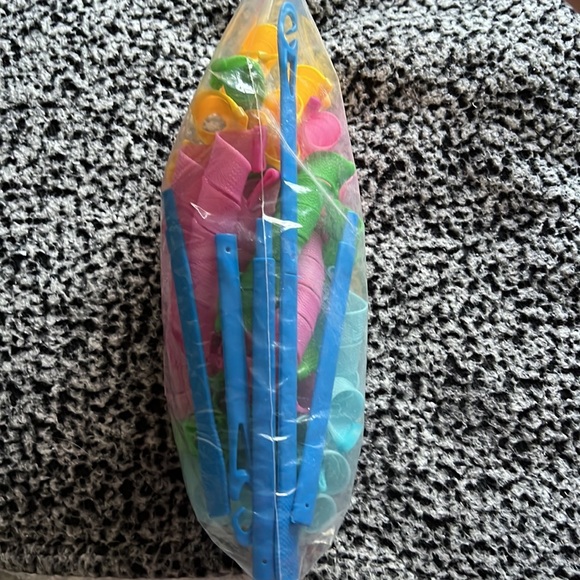 Amazon 42 pieces heatless hair spiral curlers - Picture 3 of 3